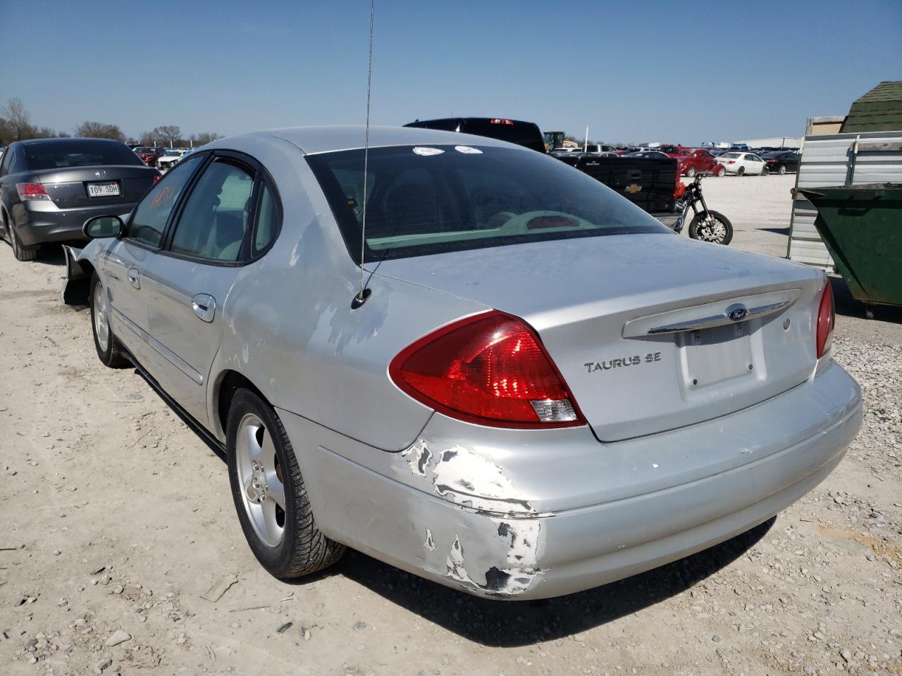 Photo 3 from auction – 2000 FORD TAURUS SE with VIN 1FAFP5321YA179659