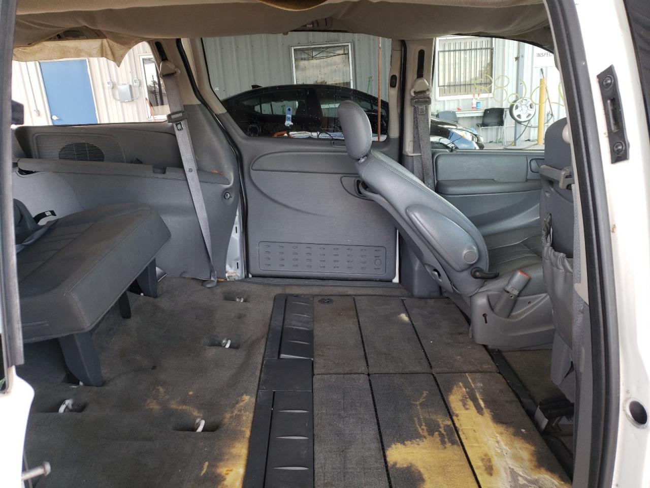 Photo 6 from auction – 2007 CHRYSLER TOWN & COU with VIN 2A4GP54L97R361152