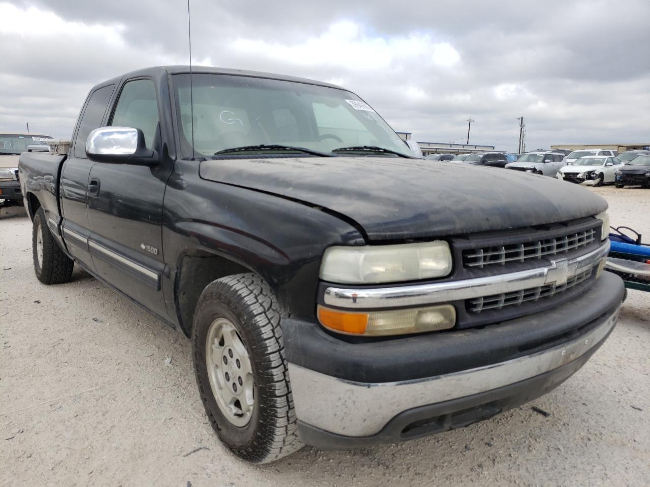 CHEVROLET SILVERADO 2002 with VIN 2GCEC19V721392841 - Photo from auction