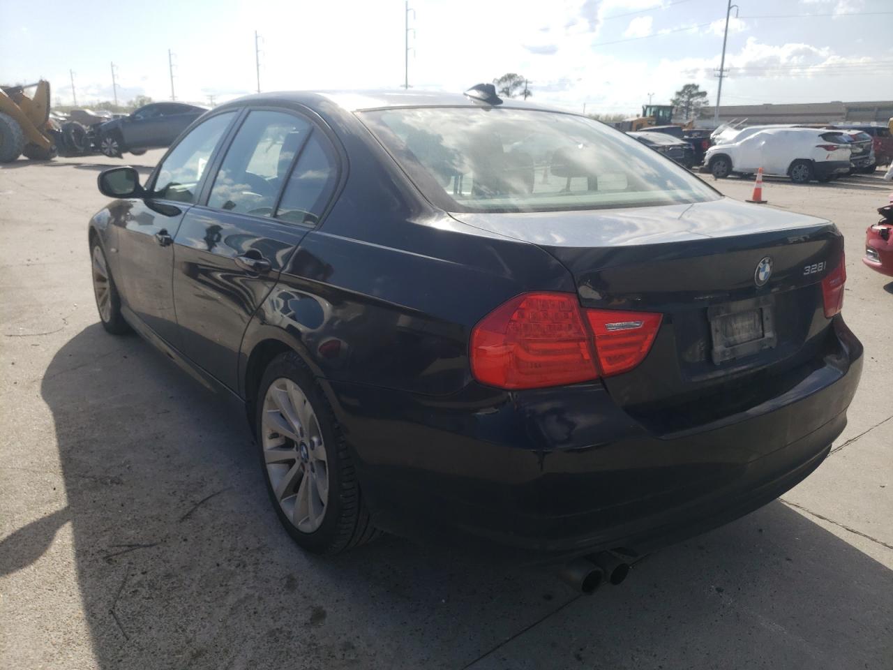 Photo 3 from auction – 2011 BMW 328 I with VIN WBAPH7C57BA801588