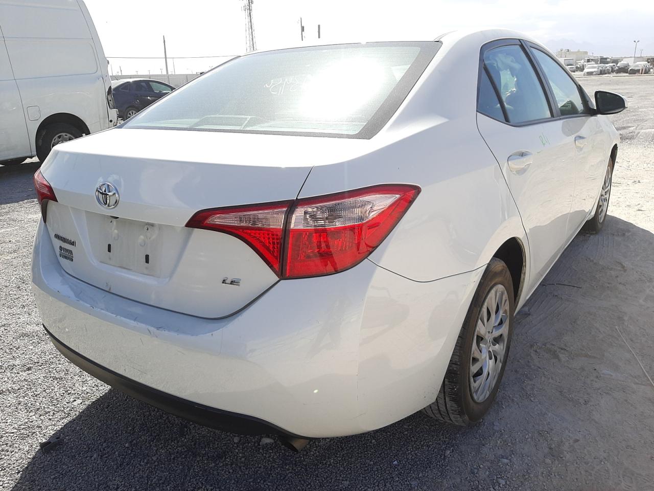Photo 4 from auction – 2018 TOYOTA COROLLA LE with VIN 5YFBURHE3JP811221
