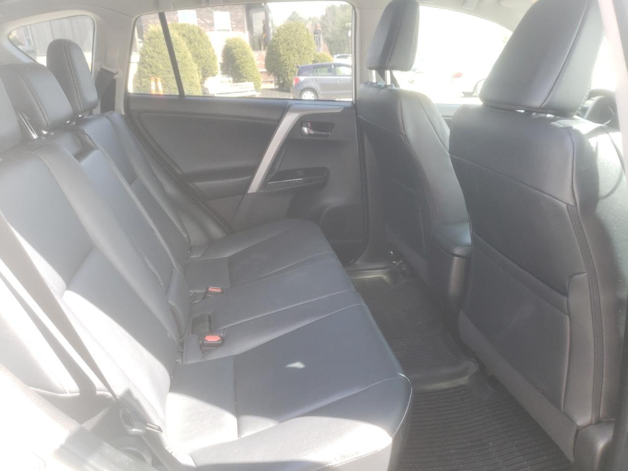 Photo 6 from auction – 2017 TOYOTA RAV4 LIMIT with VIN 2T3DFREV3HW678273