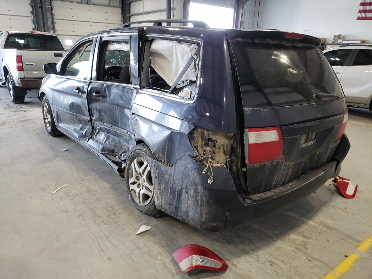 Photo 3 from auction – 2005 HONDA ODYSSEY EX with VIN 5FNRL38465B047842