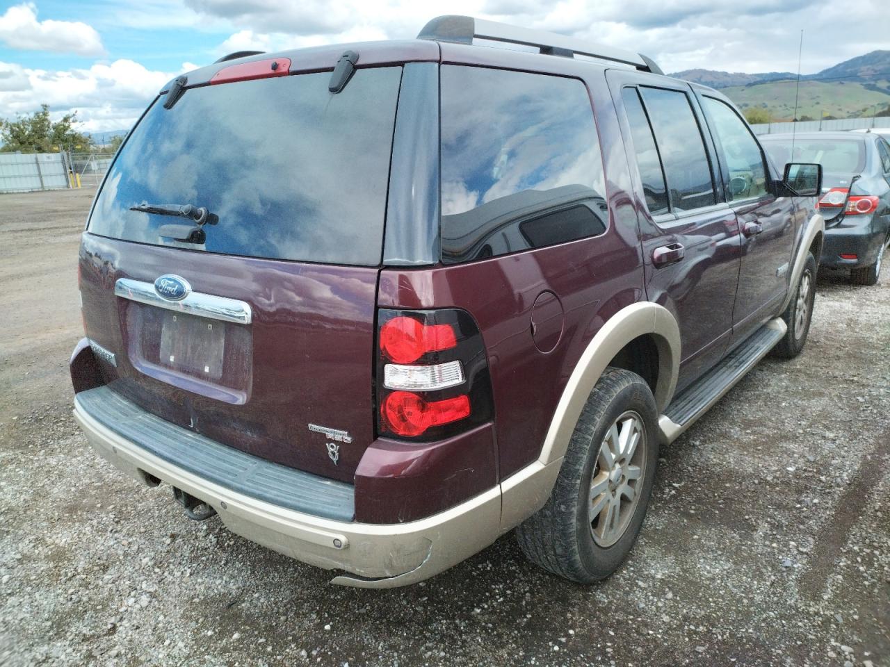 Photo 4 from auction – 2006 FORD EXPLORER E with VIN 1FMEU64896ZA21216