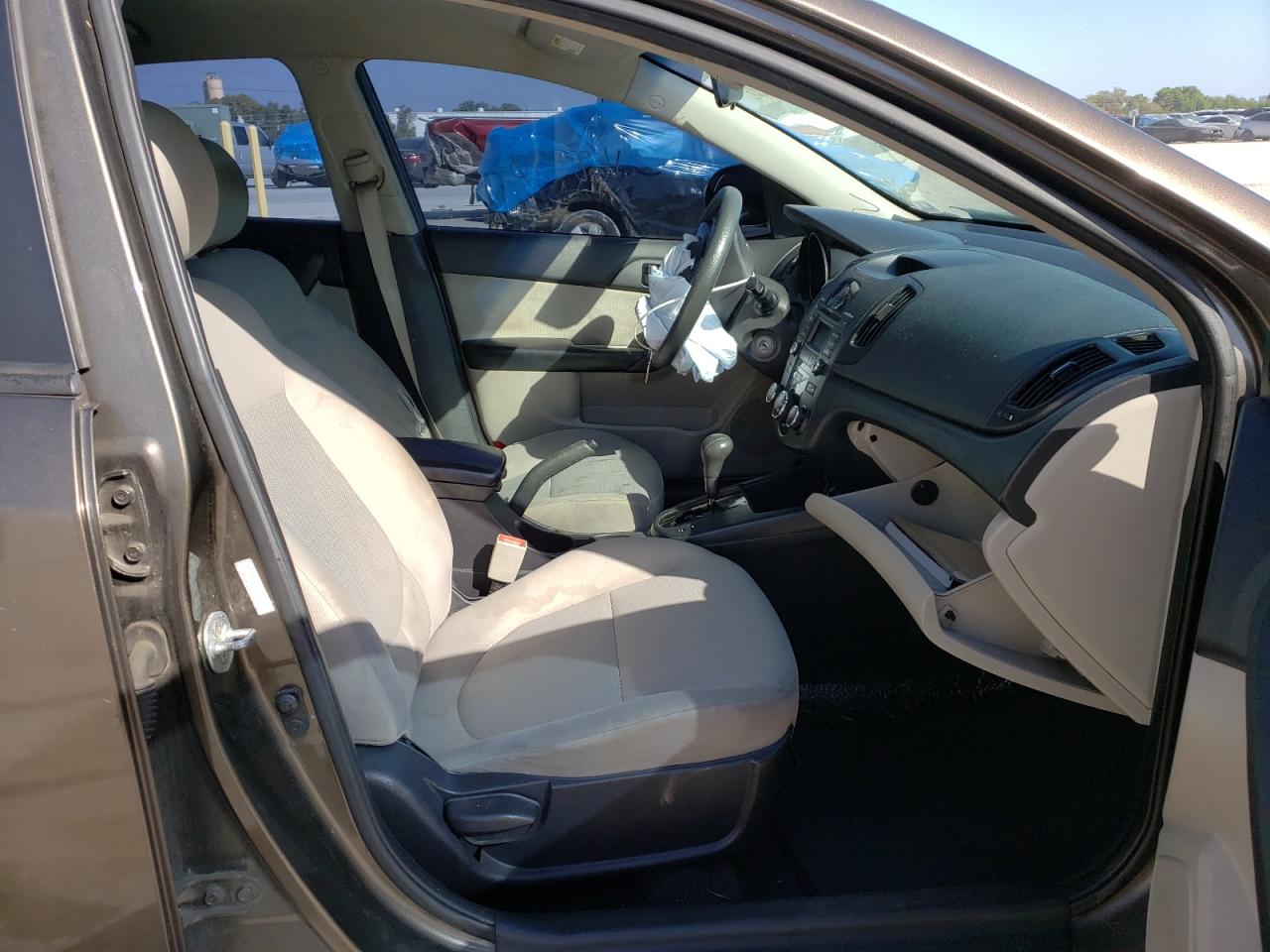 Photo 5 from auction – 2010 KIA FORTE EX with VIN KNAFU4A20A5823549