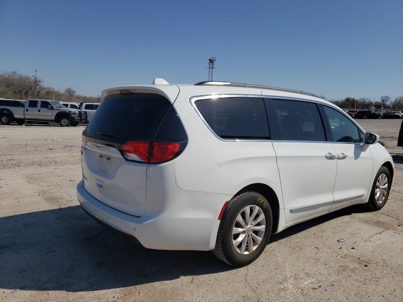 Photo 4 from auction – 2017 CHRYSLER PACIFICA T with VIN 2C4RC1BG1HR741290