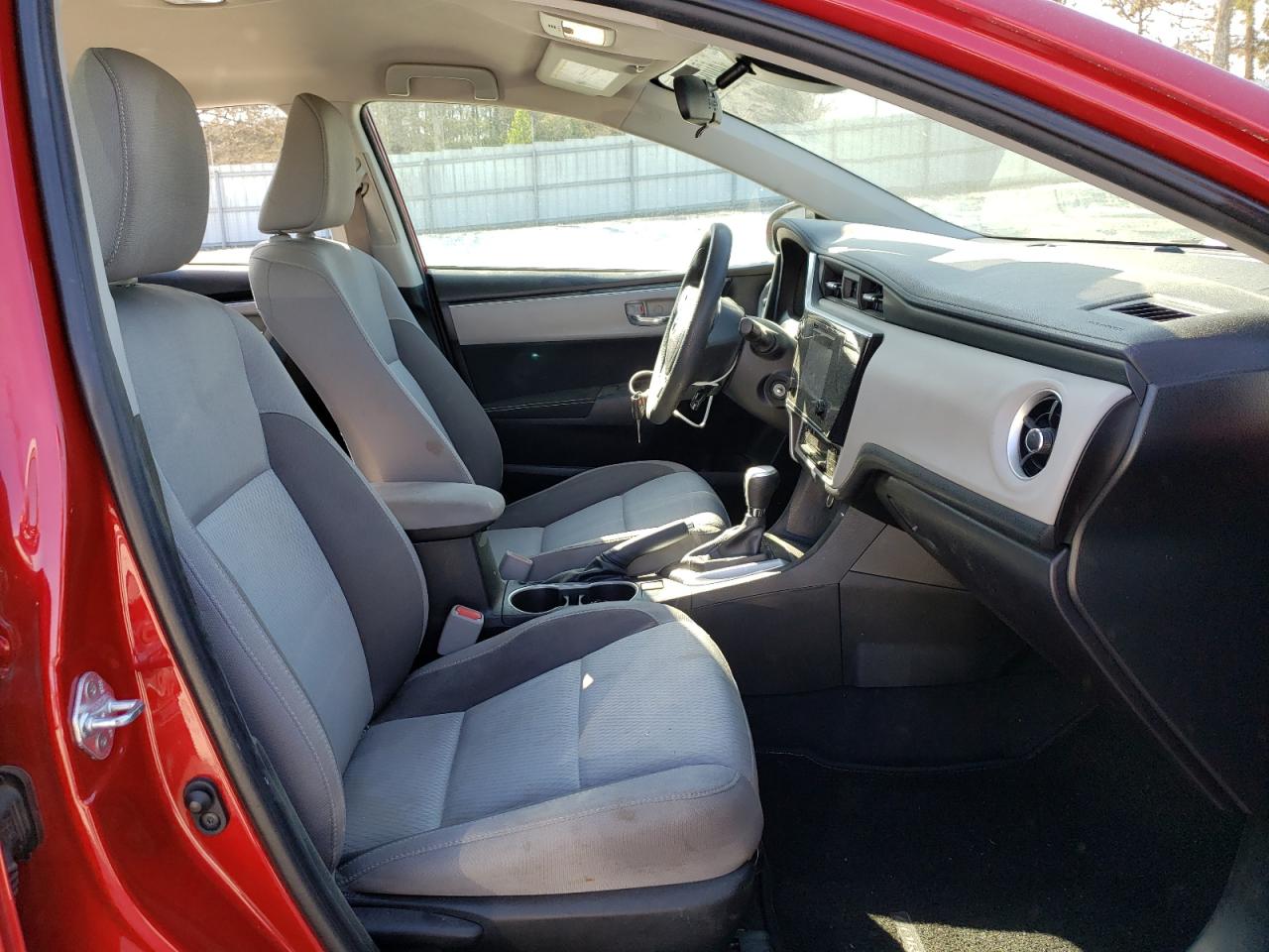 Photo 5 from auction – 2018 TOYOTA COROLLA L with VIN 5YFBURHE0JP833757