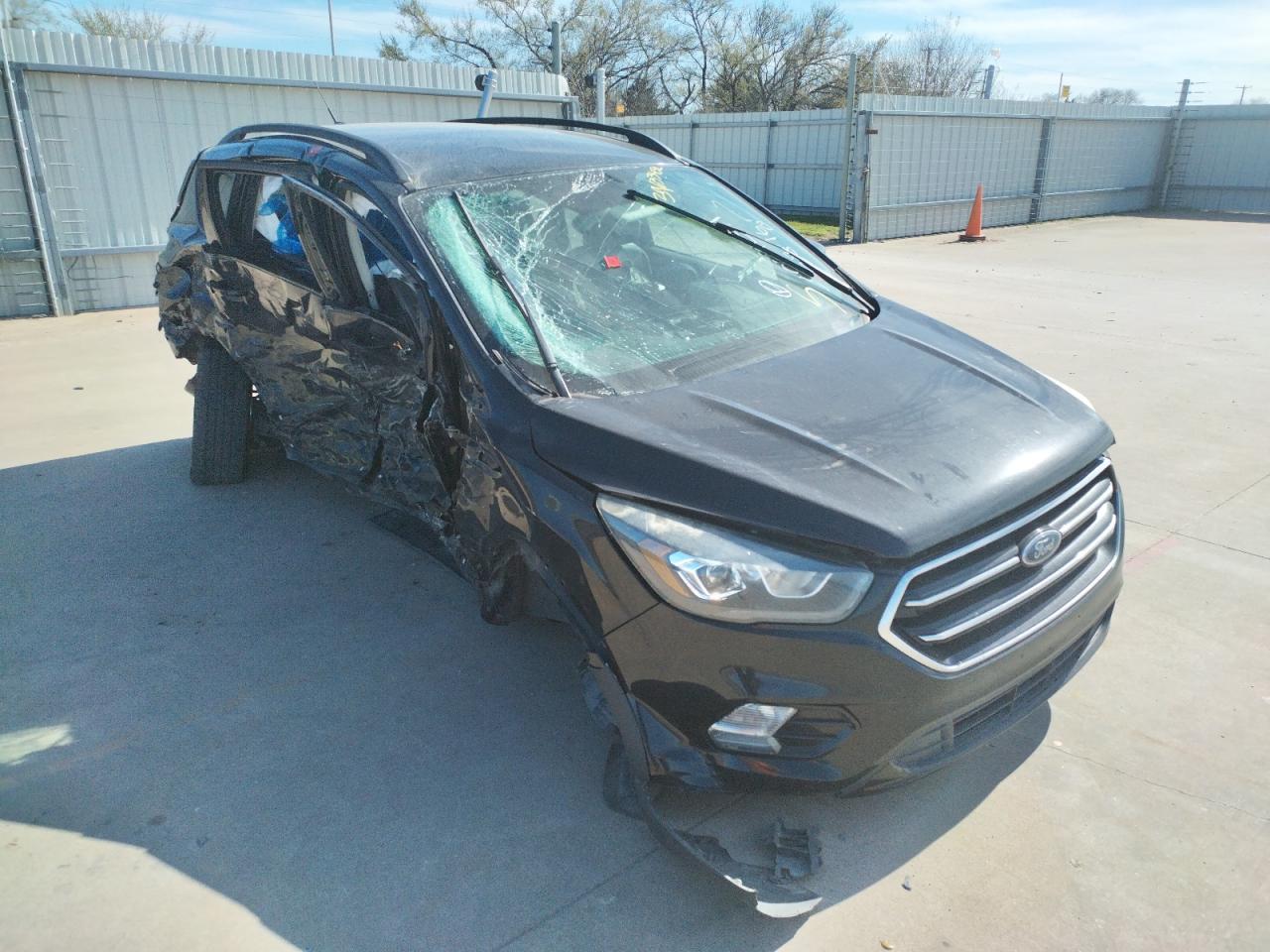 FORD ESCAPE SE 2017 with VIN 1FMCU0GD8HUC26622 - Photo from auction