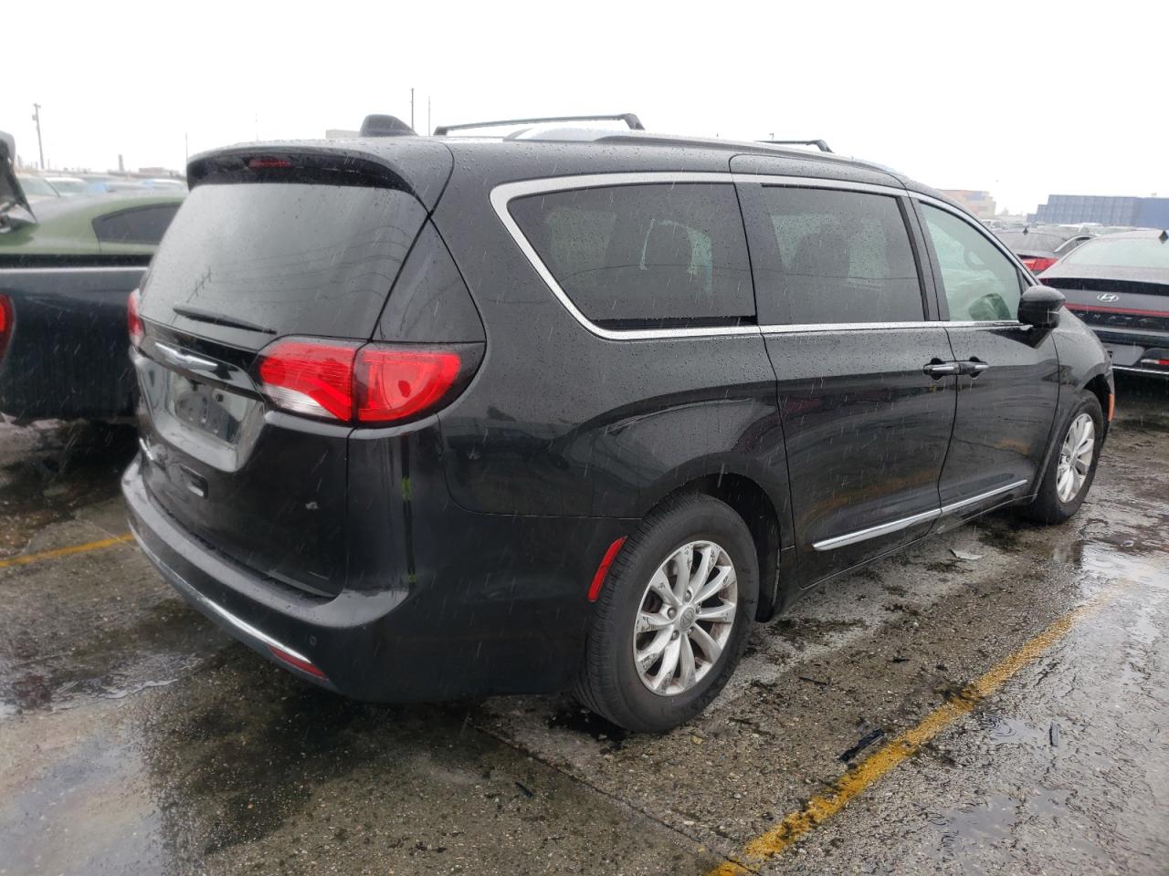 Photo 4 from auction – 2019 CHRYSLER PACIFICA T with VIN 2C4RC1BG3KR625807