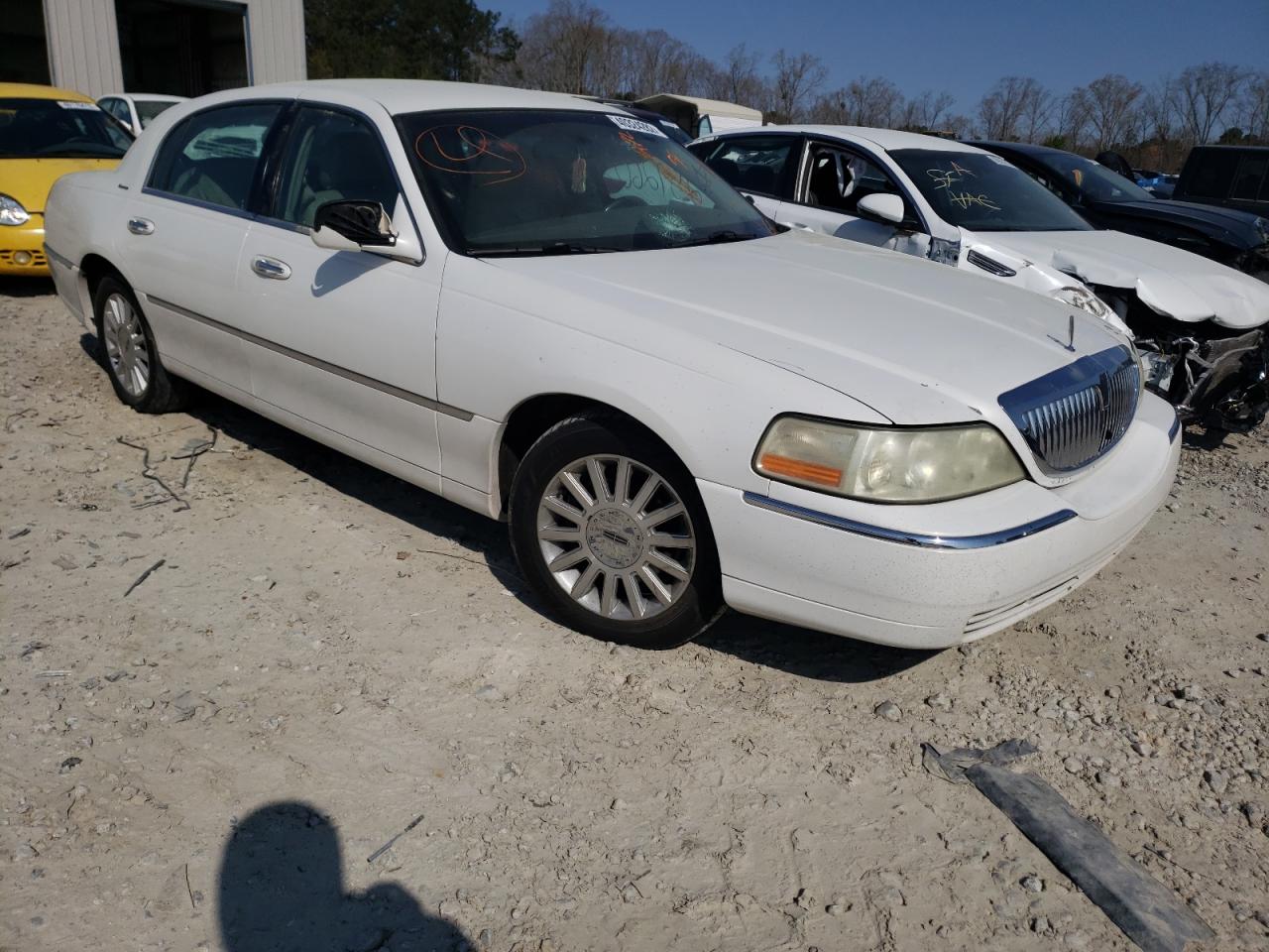 LINCOLN TOWN CAR 2003 with VIN 1LNHM81W13Y646108 - Photo from auction