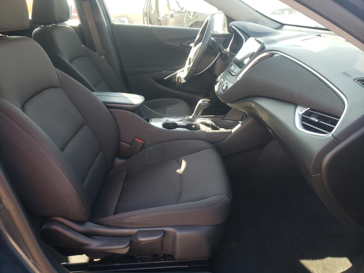 Photo 5 from auction – 2020 CHEVROLET MALIBU LT with VIN 1G1ZD5ST2LF091816
