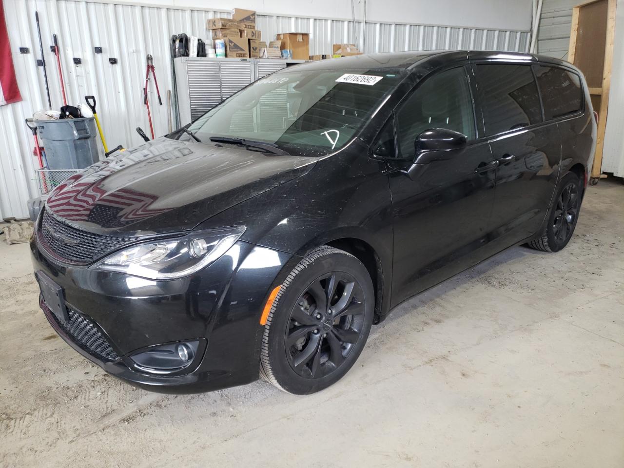 Photo 2 from auction – 2018 CHRYSLER PACIFICA T with VIN 2C4RC1FG8JR334034