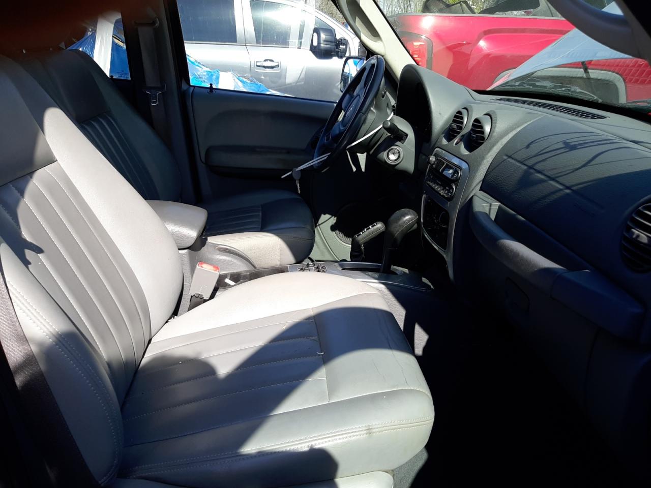 Photo 5 from auction – 2007 JEEP LIBERTY LI with VIN 1J4GL58K07W650571