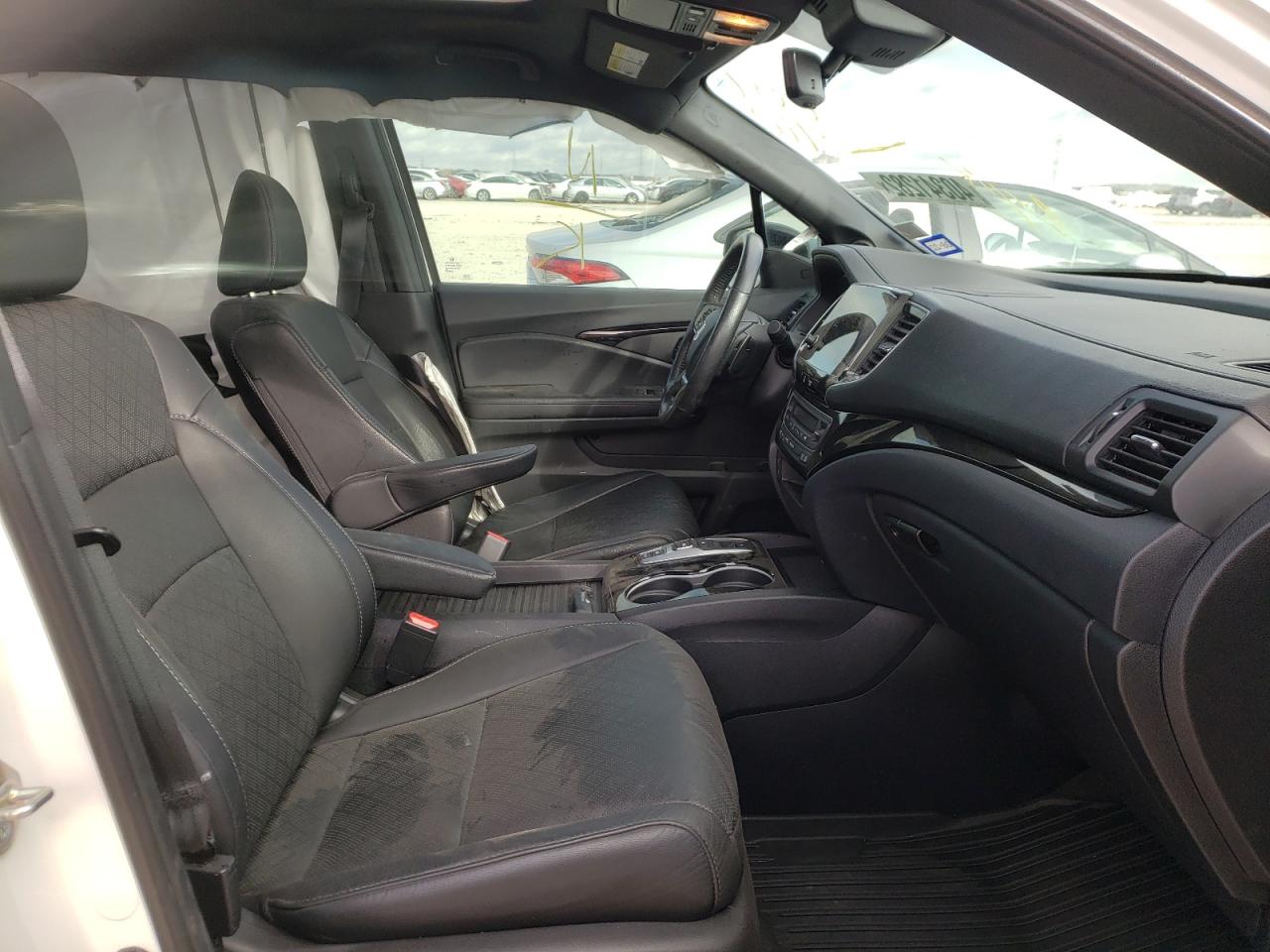 Photo 5 from auction – 2019 HONDA PASSPORT E with VIN 5FNYF8H01KB004910