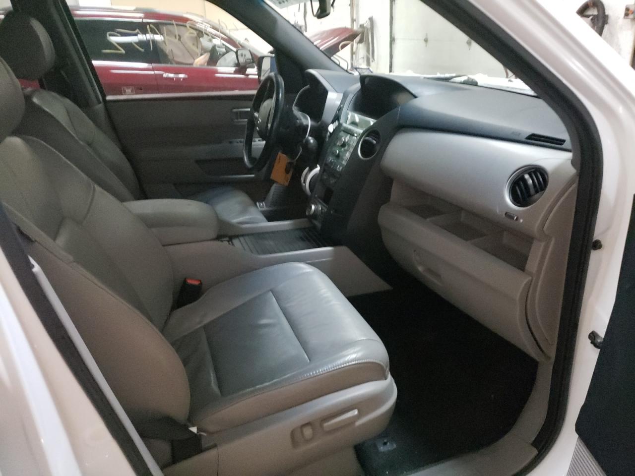 Photo 5 from auction – 2011 HONDA PILOT EXLN with VIN 5FNYF3H75BB033956