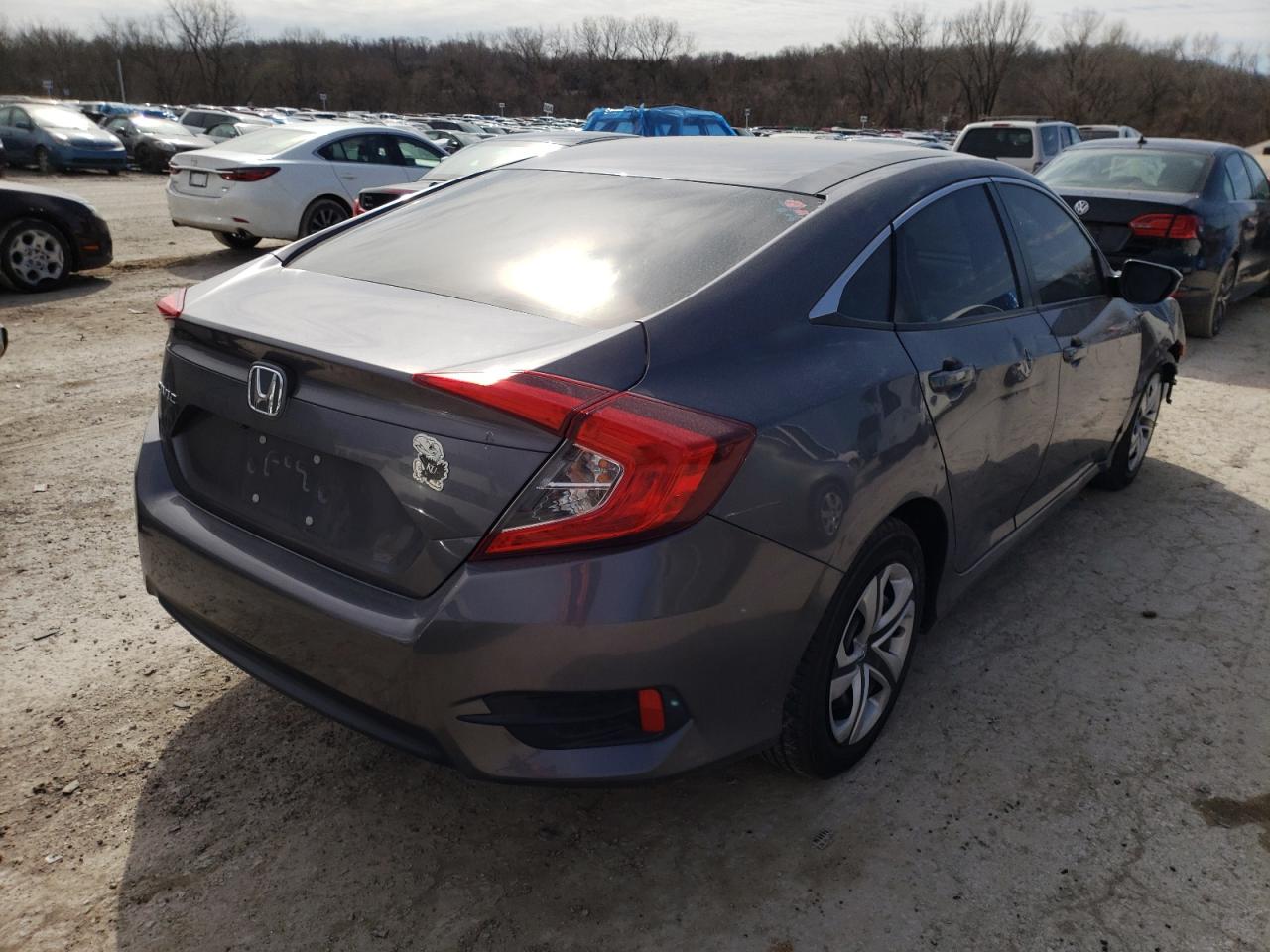 Photo 4 from auction – 2018 HONDA CIVIC LX with VIN 19XFC2F56JE028121