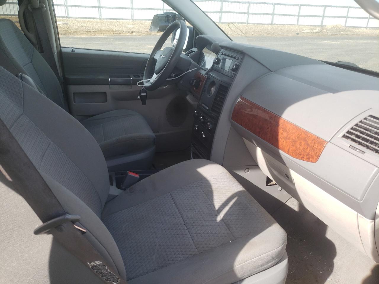 Photo 5 from auction – 2008 CHRYSLER TOWN & COU with VIN 2A8HR44H58R781334