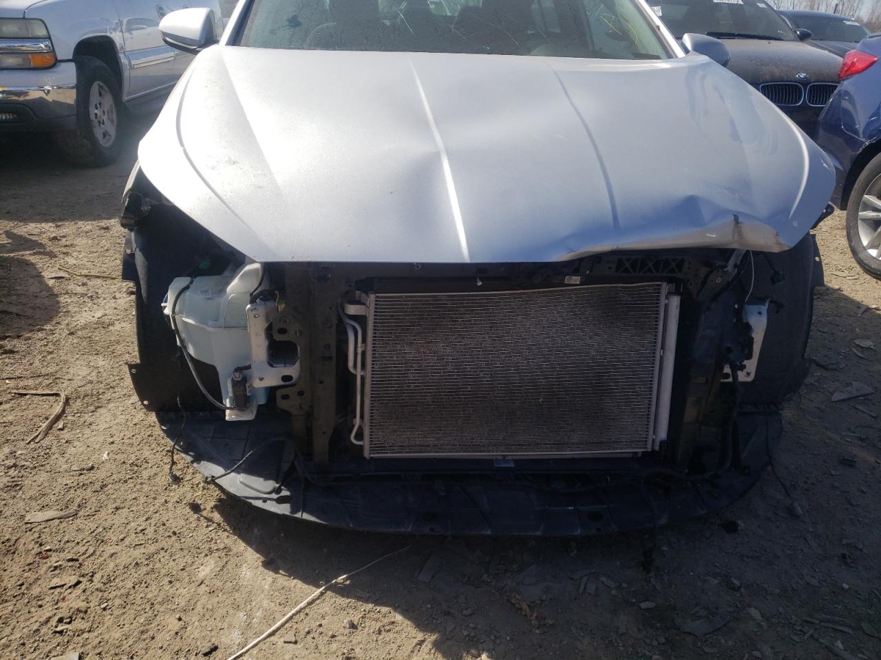 Photo 9 from auction – 2019 HYUNDAI ELANTRA SE with VIN 5NPD74LF3KH440482