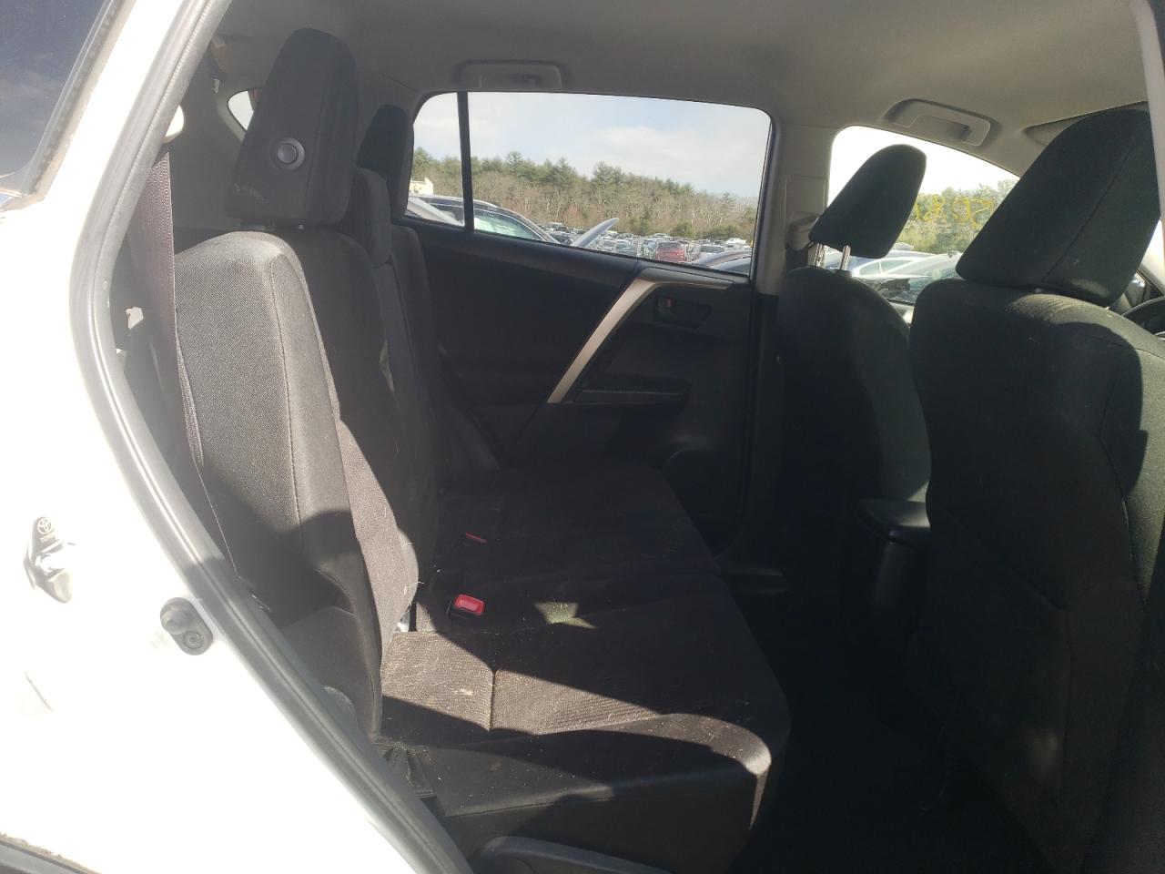 Photo 6 from auction – 2014 TOYOTA RAV4 LE with VIN JTMBFREV2ED047255