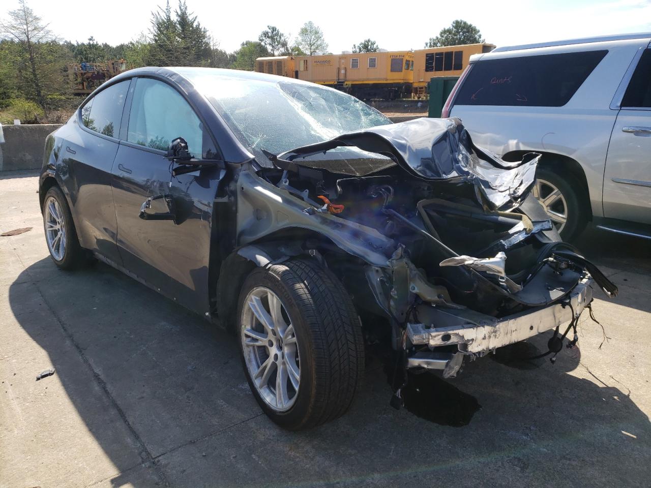 TESLA MODEL Y 2021 مع رقم تعريف المركبة 5YJYGDEE6MF081846 - صورة من المزاد