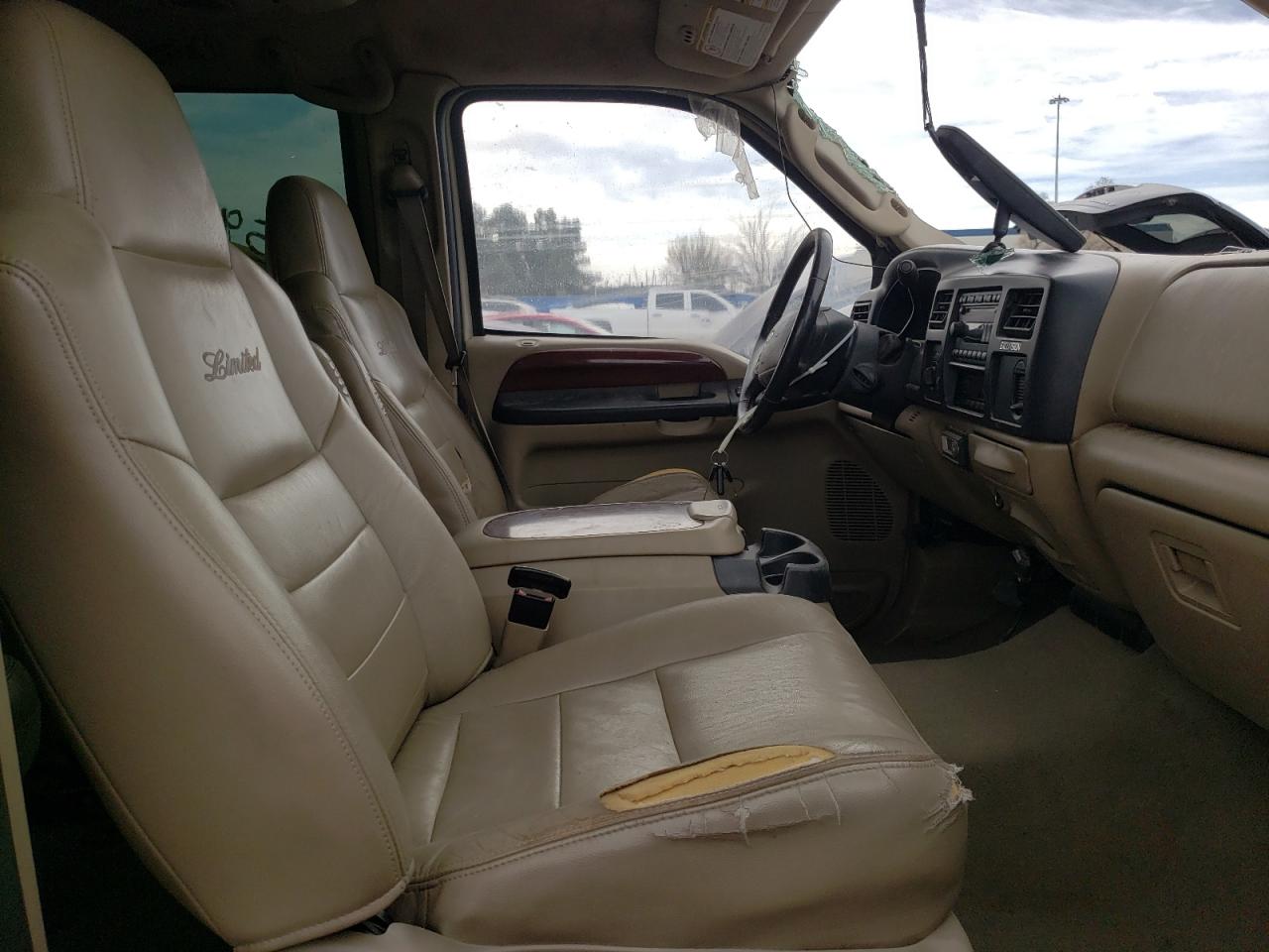 Photo 5 from auction – 2005 FORD EXCURSION with VIN 1FMSU43P55ED43034