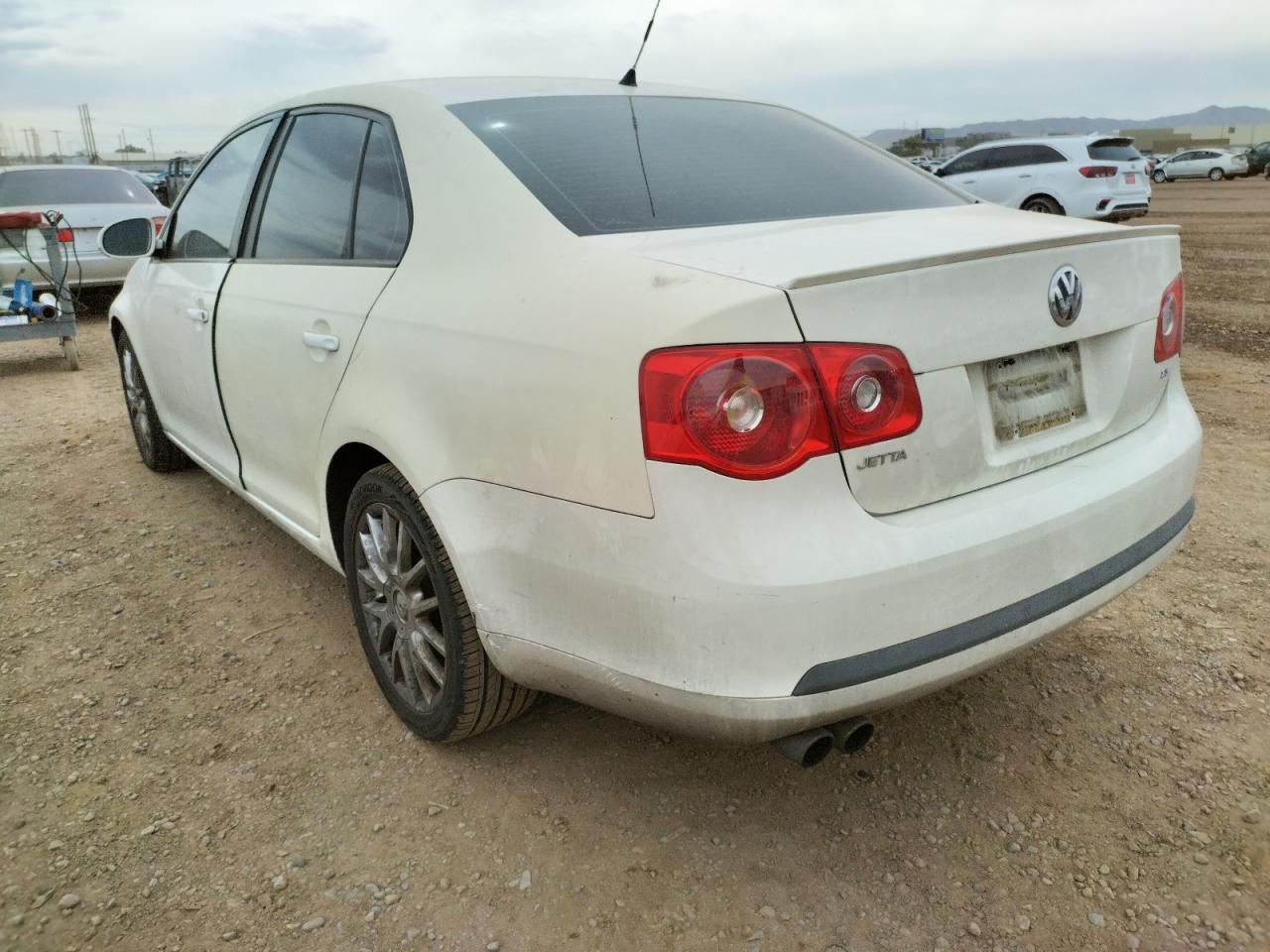 Photo 3 from auction – 2007 VOLKSWAGEN JETTA WOLF with VIN 3VWEF71KX7M155706