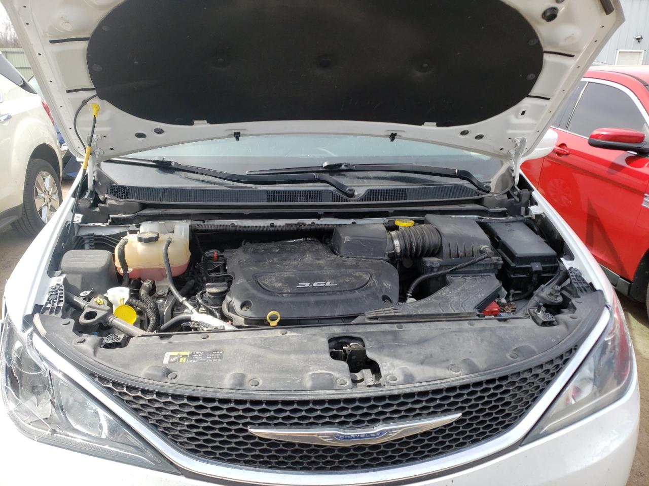 Photo 7 from auction – 2017 CHRYSLER PACIFICA T with VIN 2C4RC1BG7HR675764