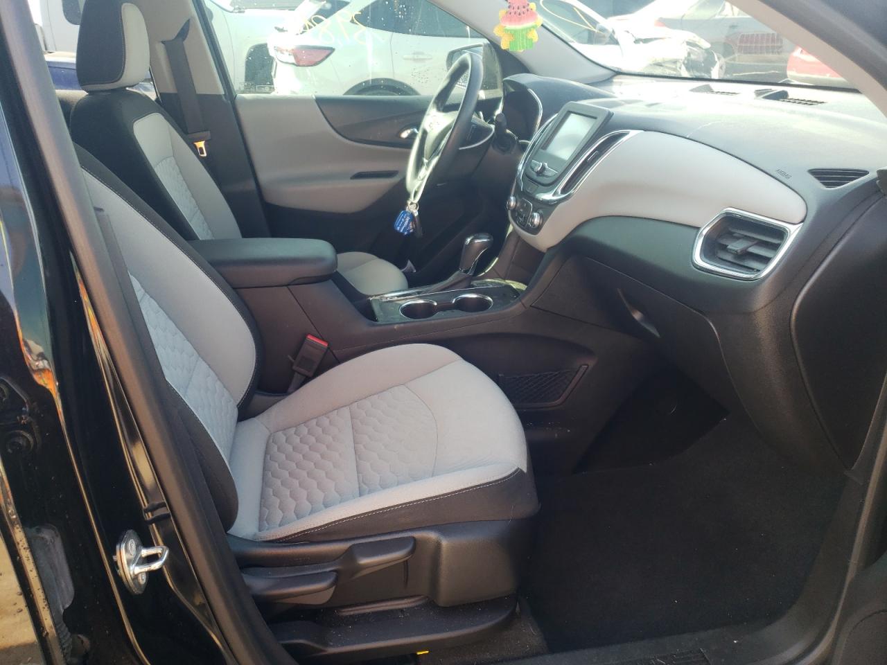 Photo 5 from auction – 2018 CHEVROLET EQUINOX LT with VIN 2GNAXJEV0J6256312