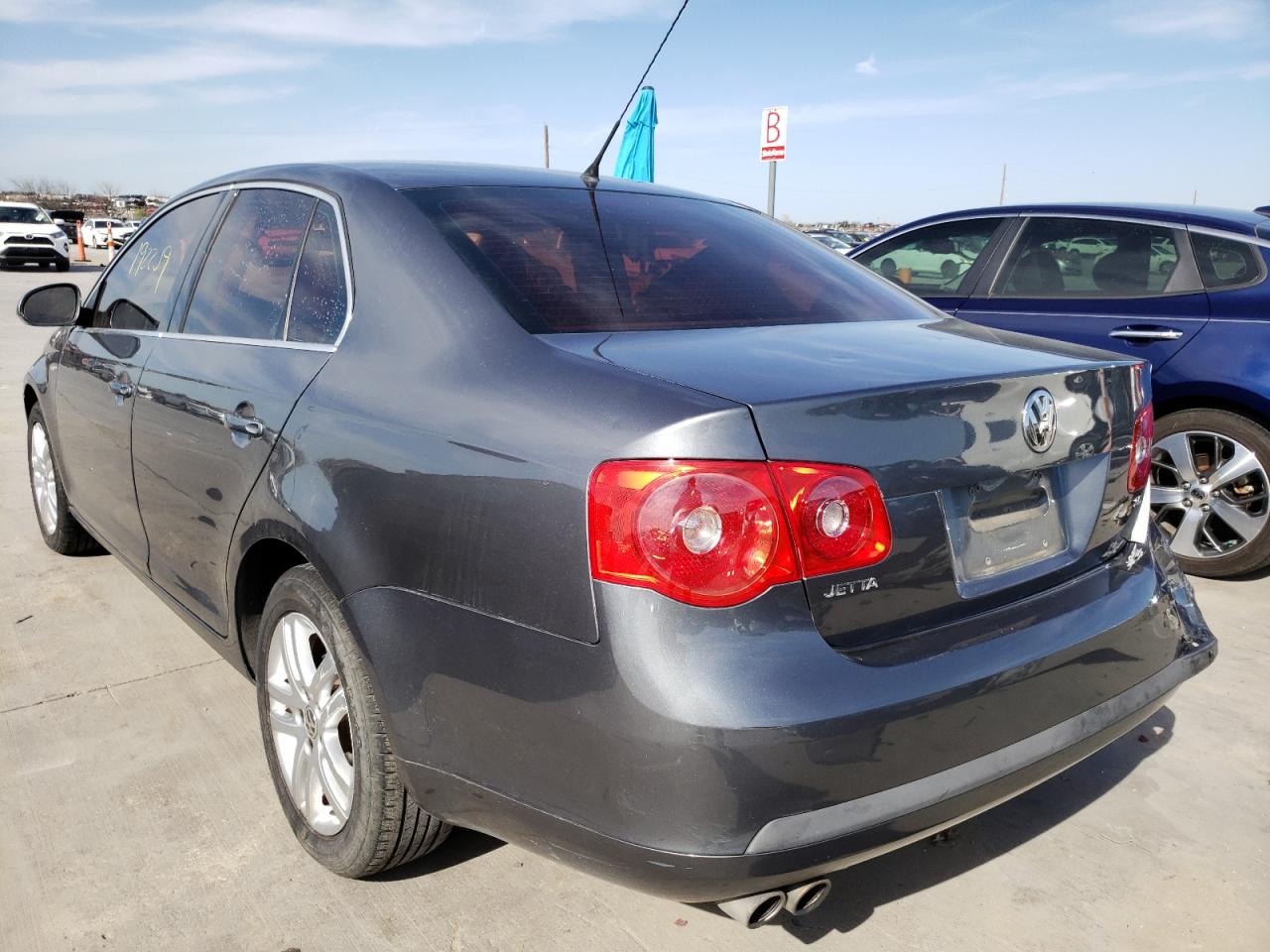 Photo 3 from auction – 2007 VOLKSWAGEN JETTA WOLF with VIN 3VWEF71K47M164207