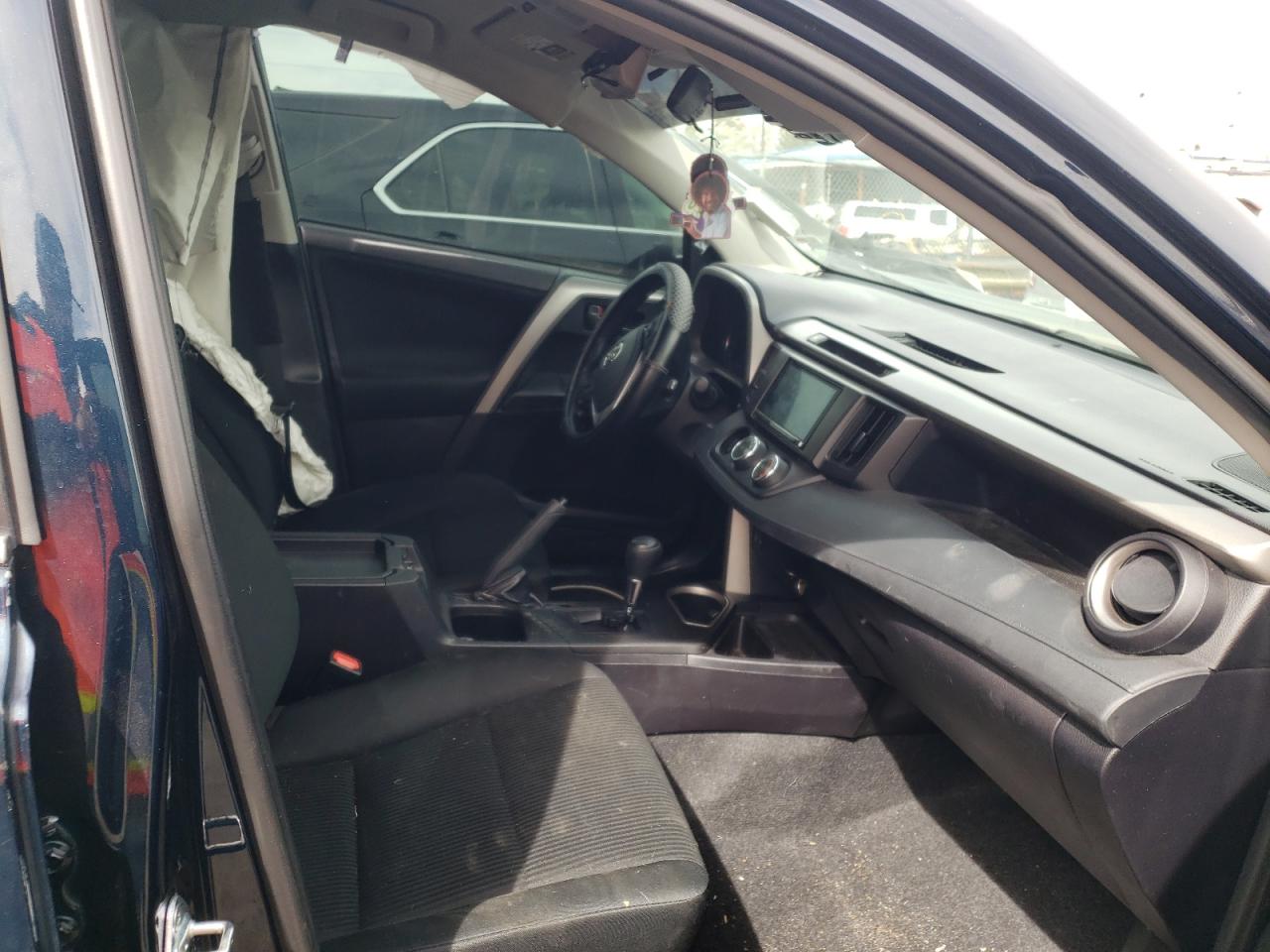 Photo 5 from auction – 2018 TOYOTA RAV4 LE with VIN 2T3BFREV2JW729436