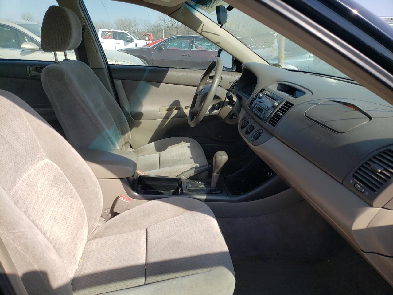 Photo 5 from auction – 2002 TOYOTA CAMRY LE with VIN 4T1BE32K62U096329