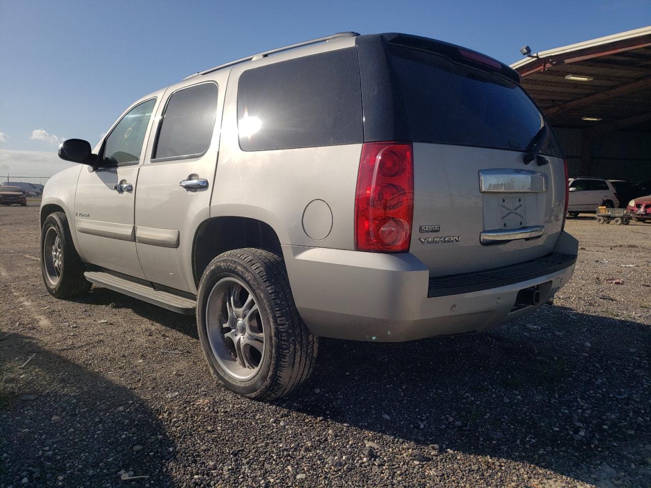 Photo 3 from auction – 2008 GMC YUKON with VIN 1GKFC13098R230635