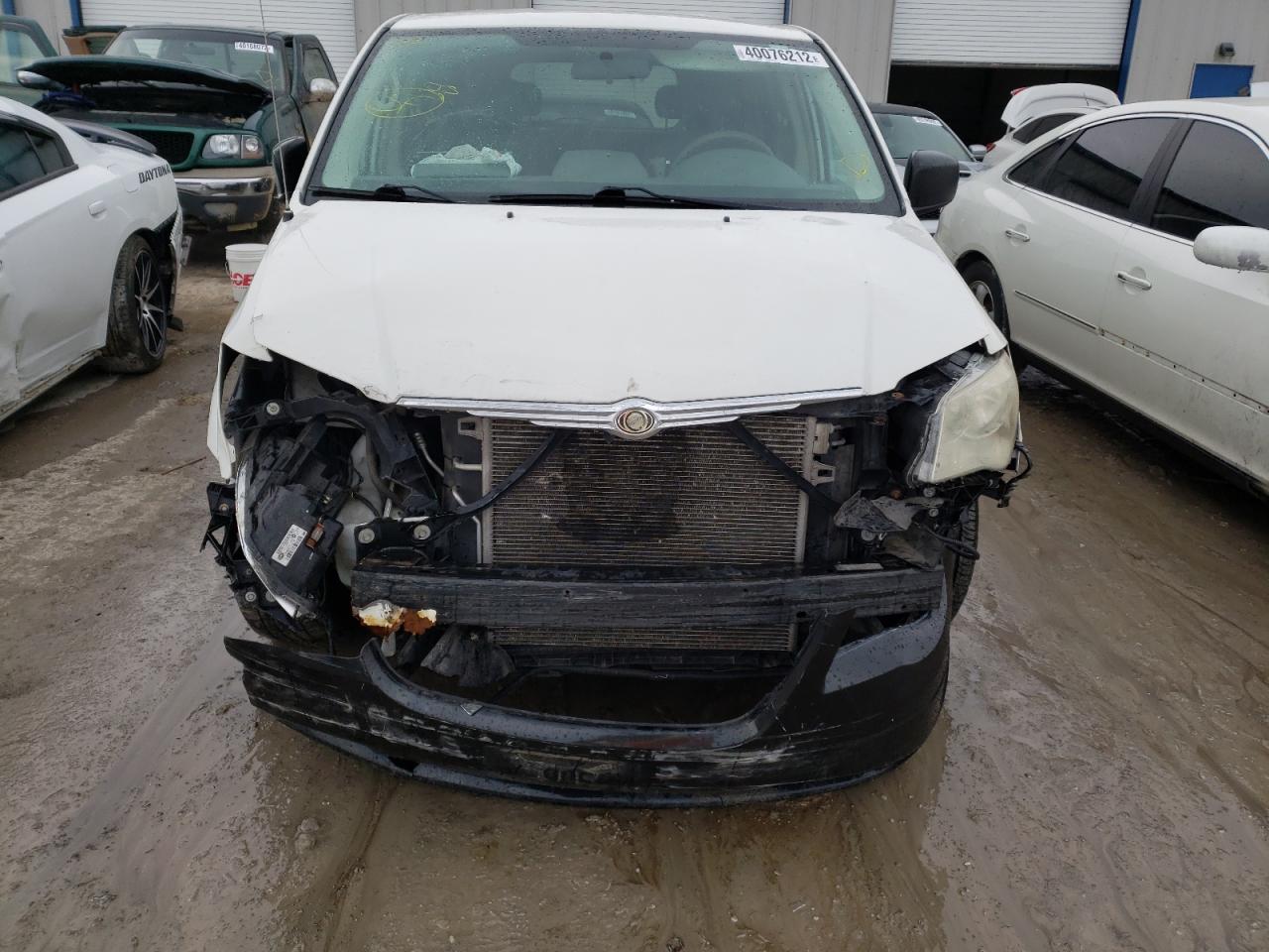 Photo 9 from auction – 2010 CHRYSLER TOWN & COU with VIN 2A4RR4DE8AR215041