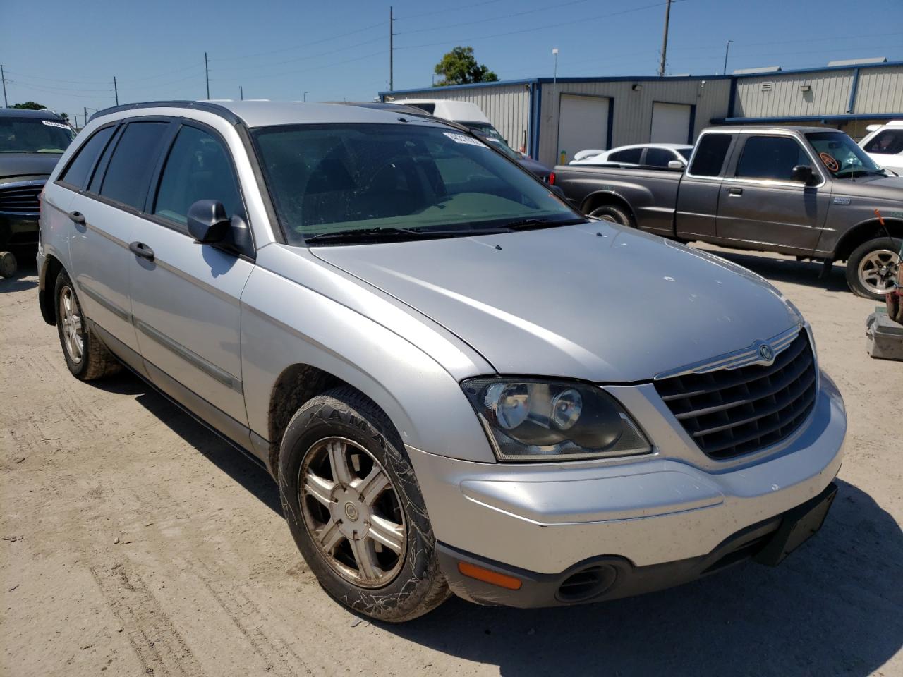 CHRYSLER PACIFICA 2005 with VIN 2C8GF48495R535562 - Photo from auction