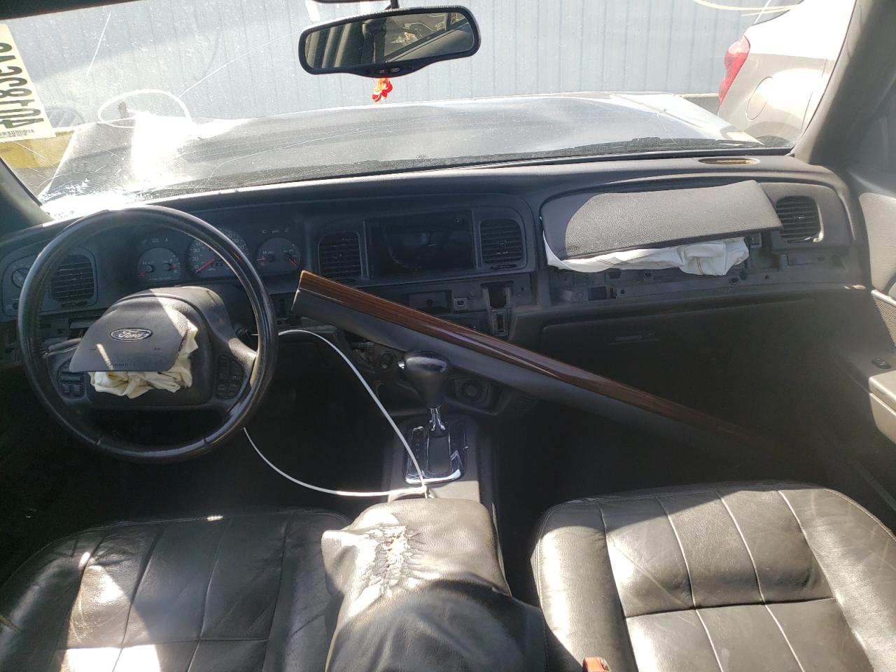 Photo 9 from auction – 2004 FORD CROWN VICT with VIN 2FDFP74W54X160467