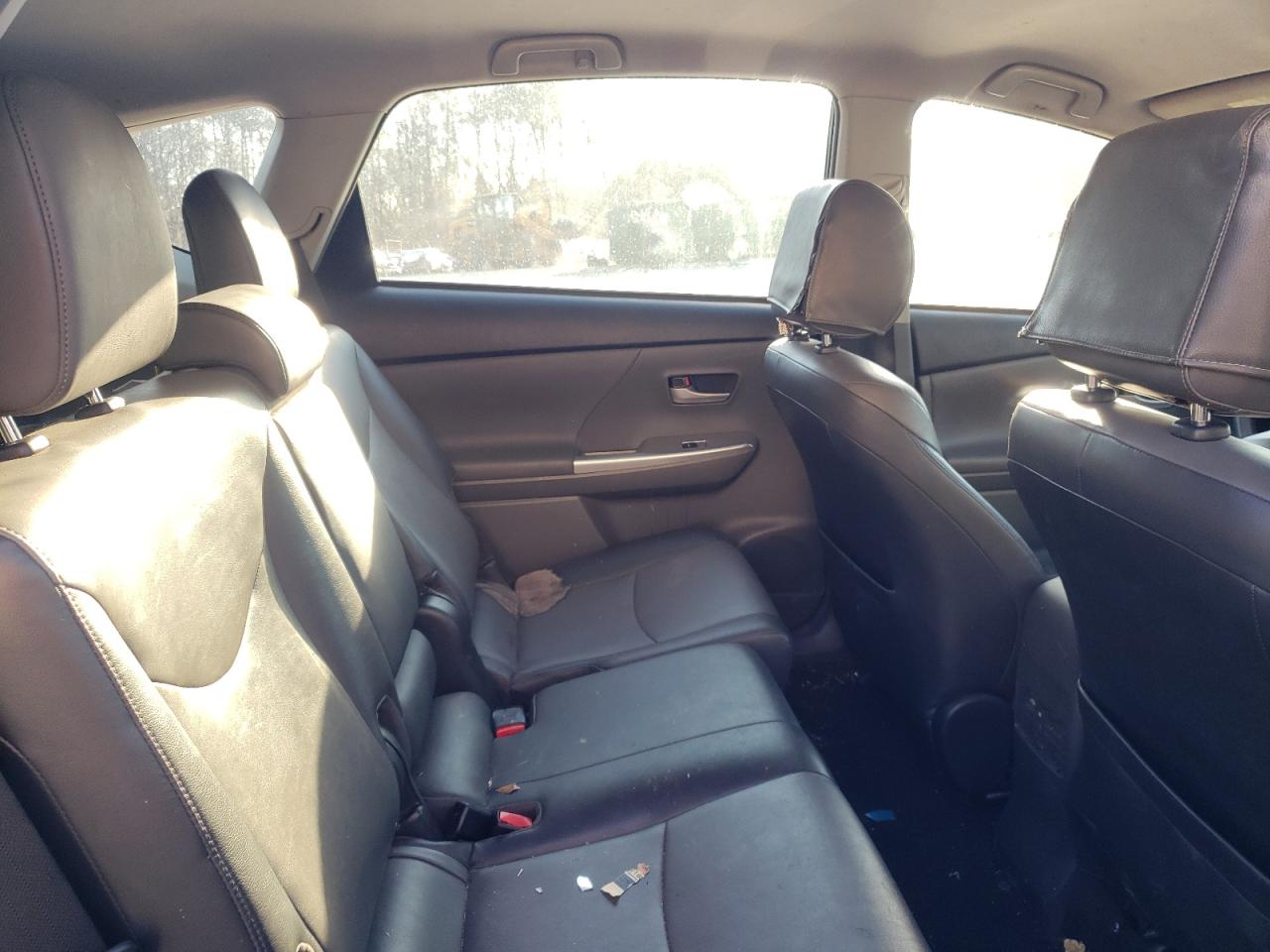 Photo 6 from auction – 2012 TOYOTA PRIUS V with VIN JTDZN3EU2C3059978