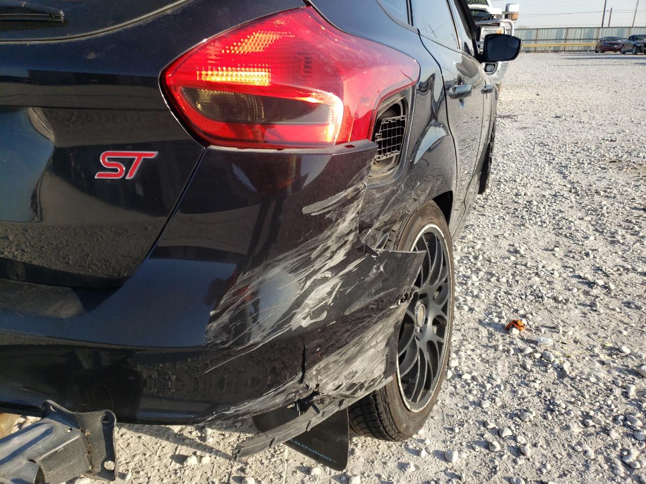 Photo 9 from auction – 2015 FORD FOCUS ST with VIN 1FADP3L92FL220410