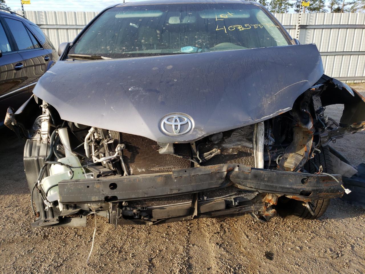 Photo 9 from auction – 2014 TOYOTA SIENNA LE with VIN 5TDKK3DC7ES435501