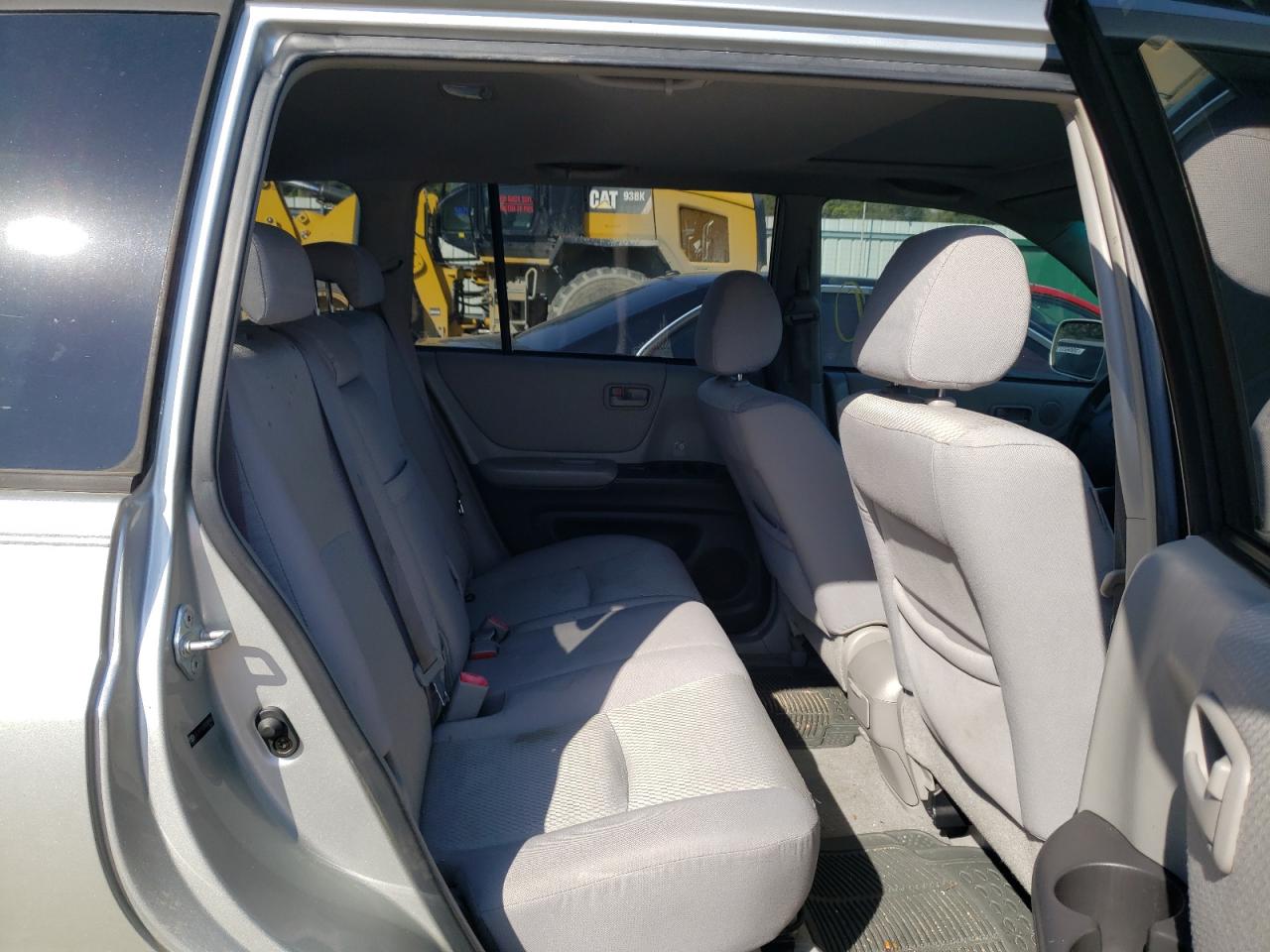 Photo 6 from auction – 2005 TOYOTA HIGHLANDER with VIN JTEGP21A350086906