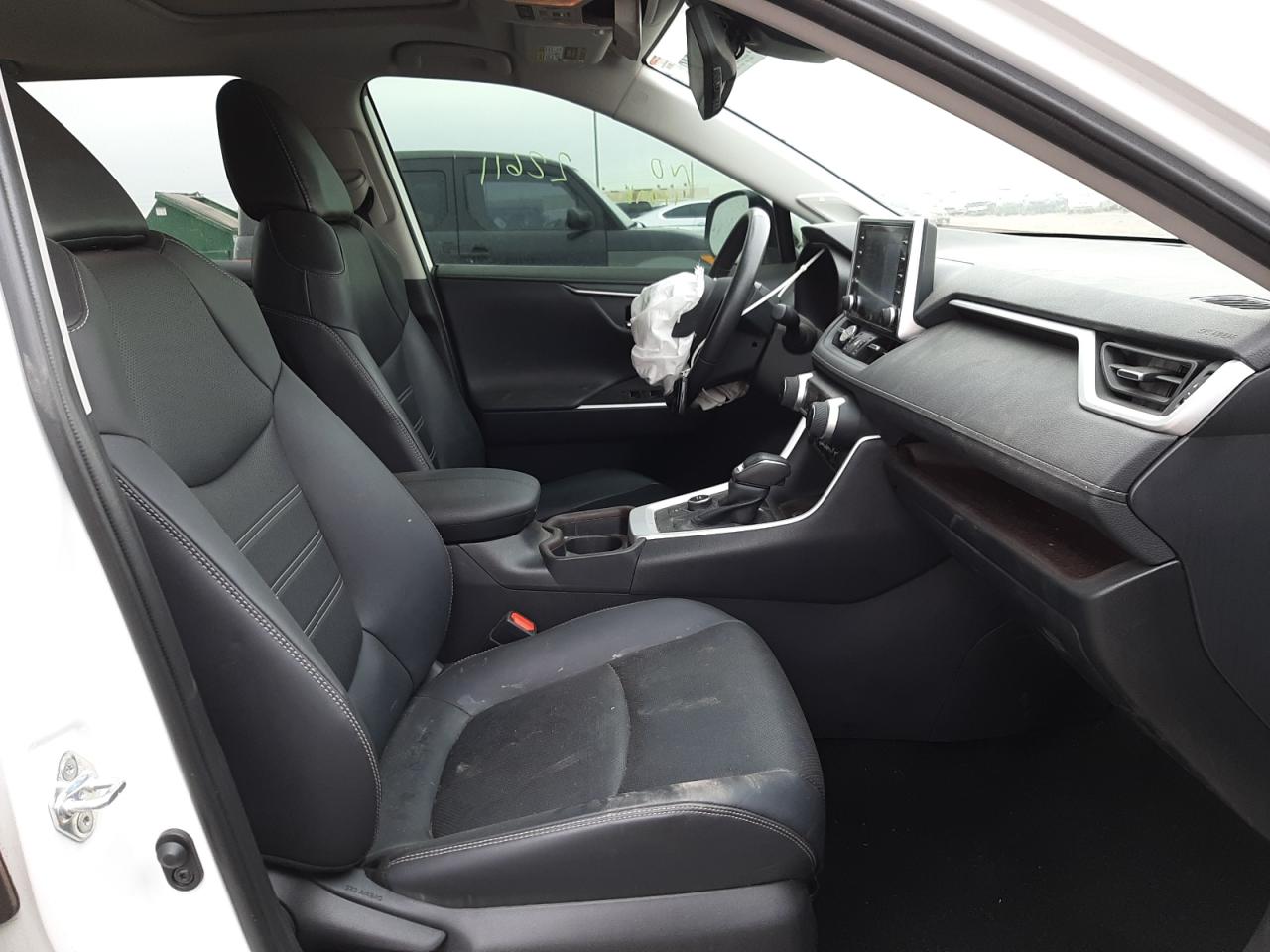 Photo 5 from auction – 2020 TOYOTA RAV4 LIMIT with VIN 2T3DWRFV3LW087223