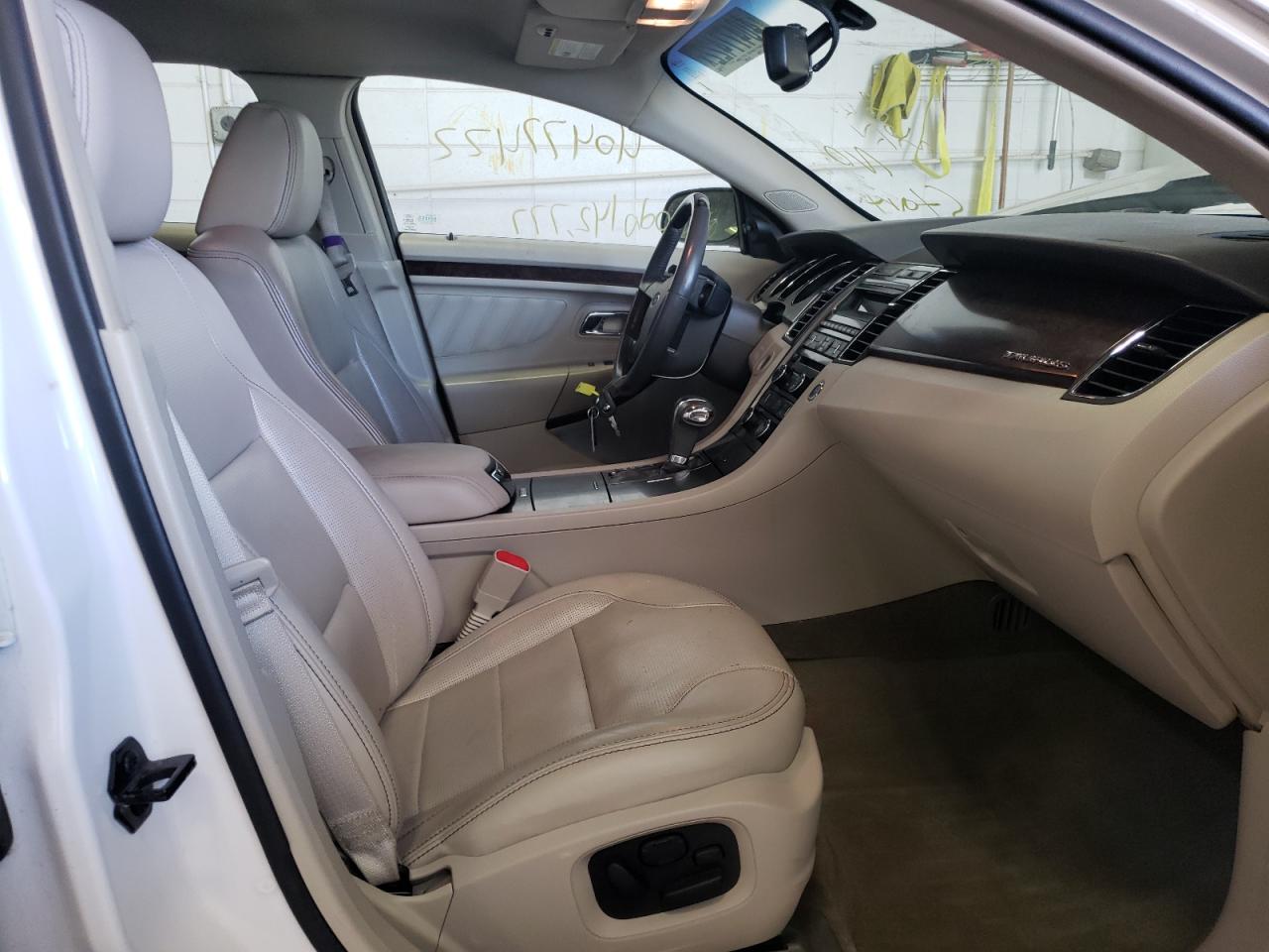 Photo 5 from auction – 2011 FORD TAURUS LIM with VIN 1FAHP2FW4BG167693