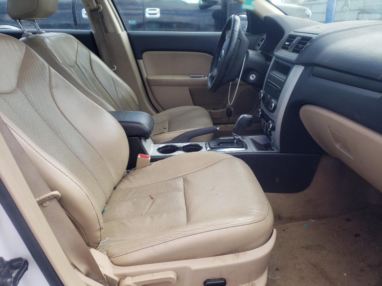 Photo 5 from auction – 2010 MERCURY MILAN PREM with VIN 3MEHM0JG8AR612336