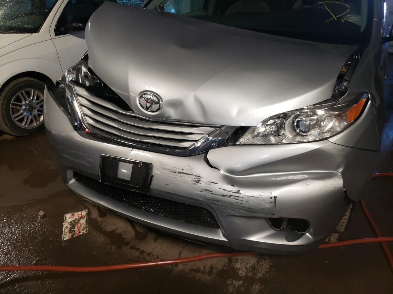 Photo 9 from auction – 2017 TOYOTA SIENNA LE with VIN 5TDJZ3DC4HS180124