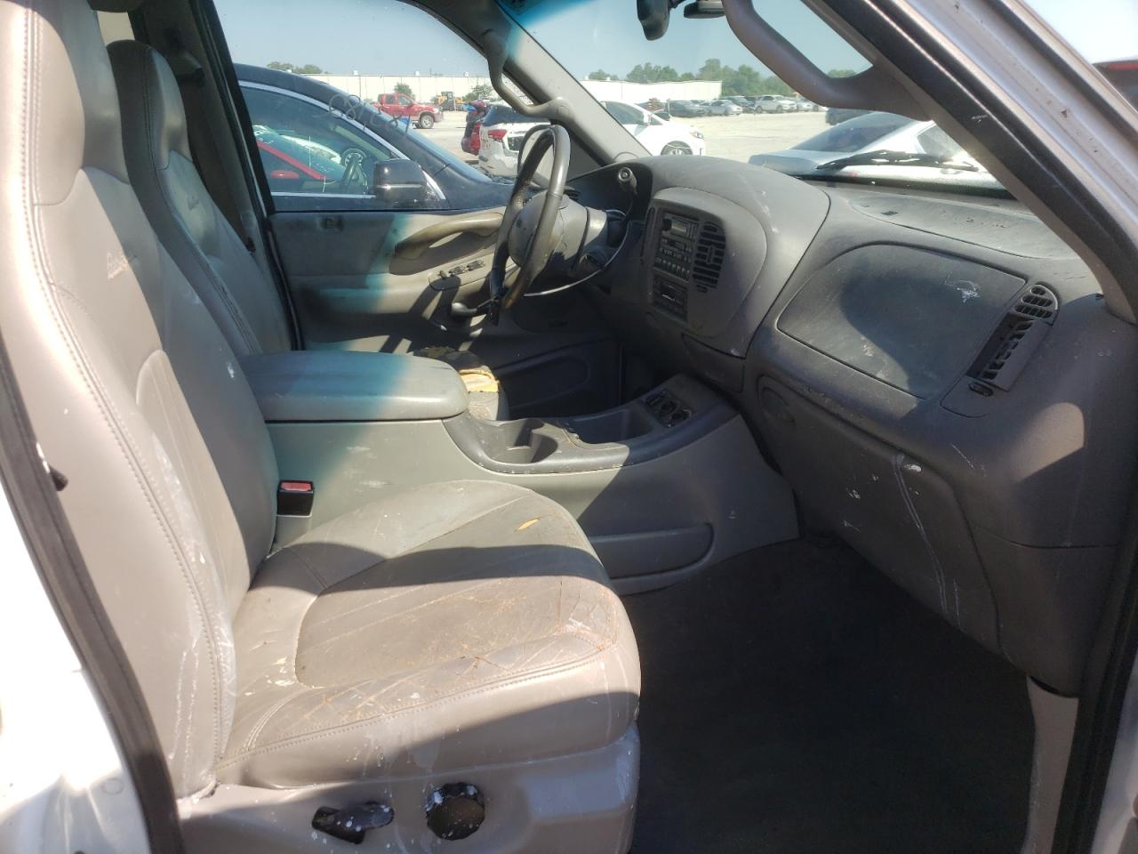 Photo 5 from auction – 2002 FORD EXPEDITION with VIN 1FMRU17L82LA02187