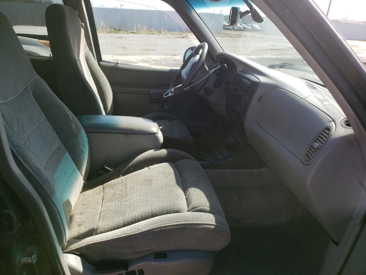 Photo 5 from auction – 1997 FORD EXPLORER with VIN 1FMDU34E1VUD44168