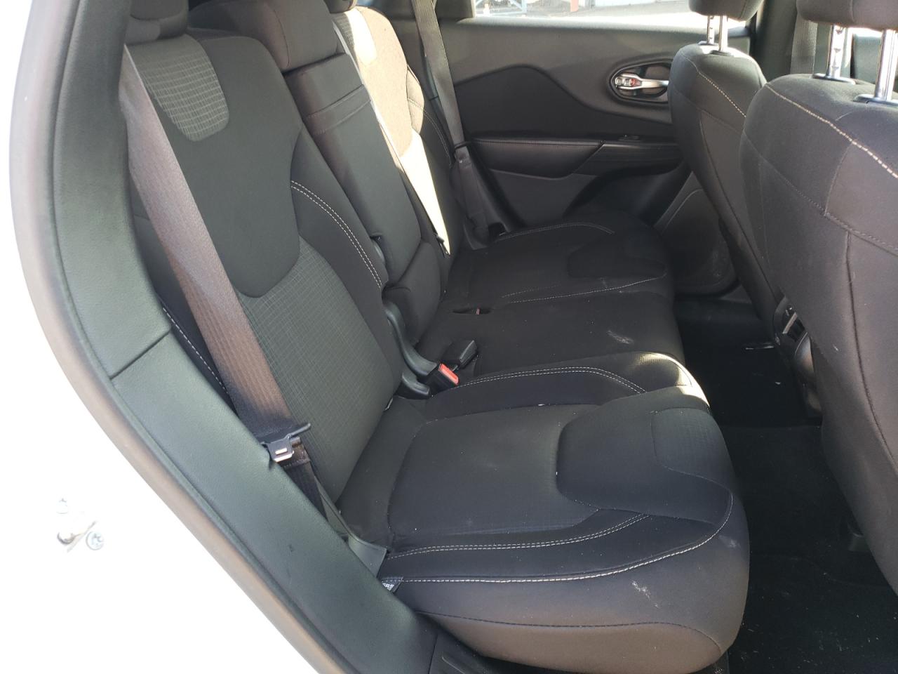 Photo 6 from auction – 2016 JEEP CHEROKEE L with VIN 1C4PJLCB8GW179356