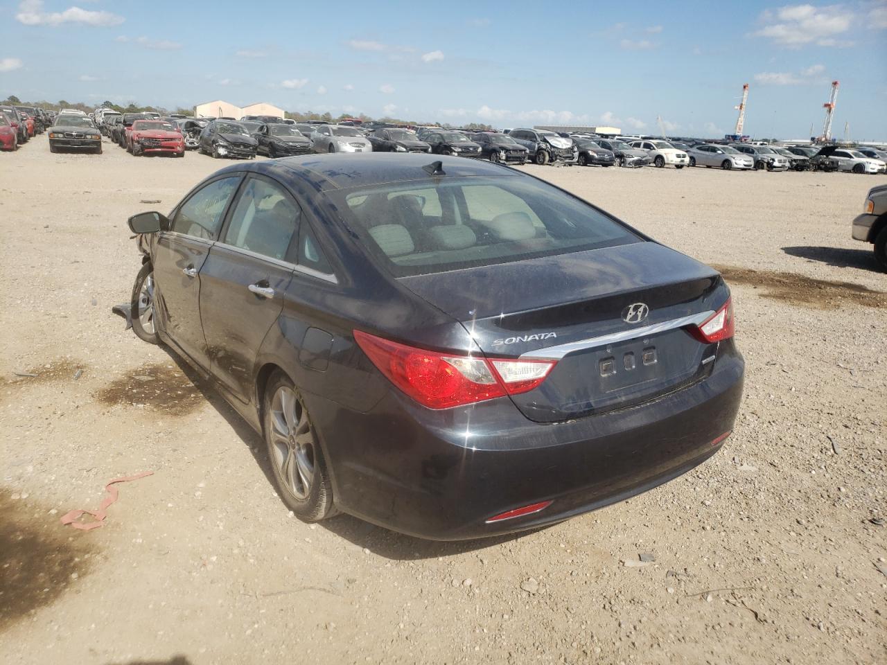 Photo 3 from auction – 2013 HYUNDAI SONATA SE with VIN 5NPEC4ACXDH595266