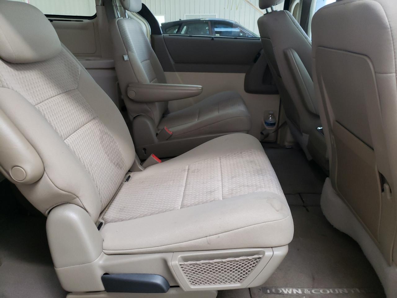 Photo 6 from auction – 2008 CHRYSLER TOWN & COU with VIN 2A8HR54P78R635577