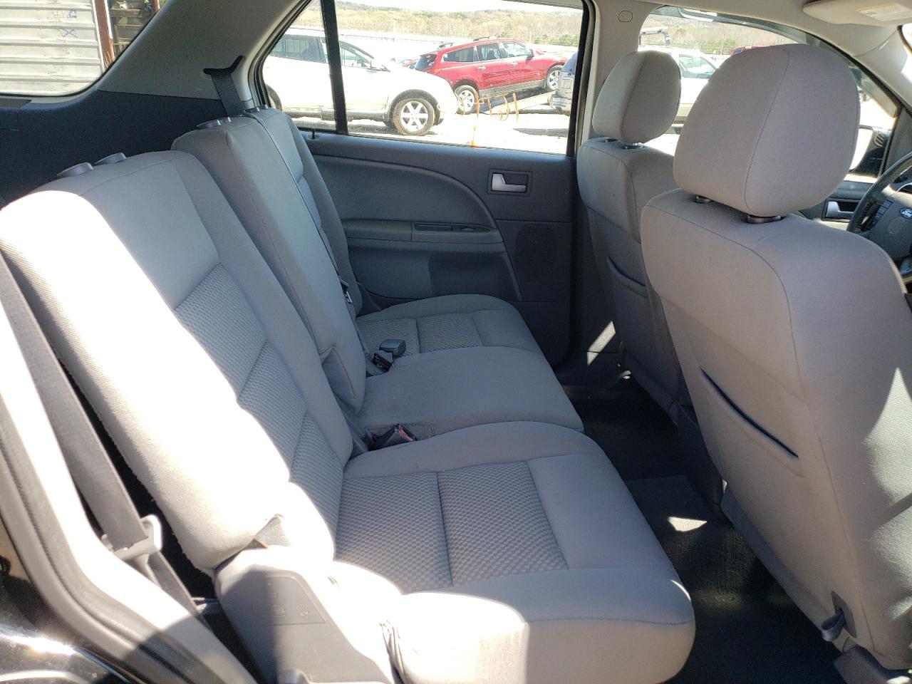 Photo 6 from auction – 2005 FORD FREESTYLE with VIN 1FMDK02115GA73499