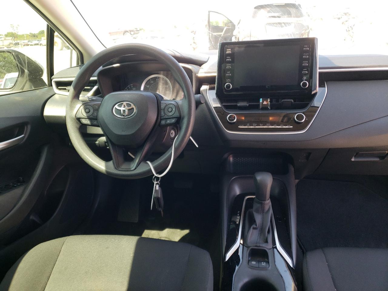 Photo 9 from auction – 2020 TOYOTA COROLLA LE with VIN JTDEPRAE7LJ083828